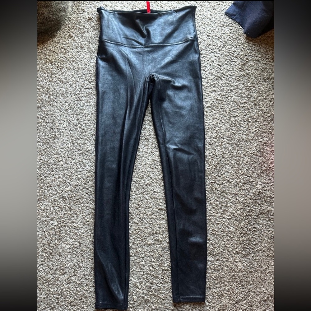 SPANXshape Faux Leather
Leggings